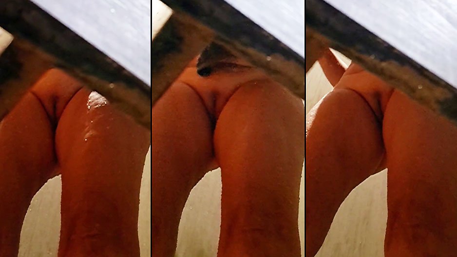 Elle se lave les fesses au camping