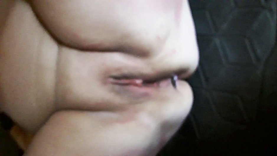 MILF soumise et obèse, plug dans le cul et chatte trempée so...