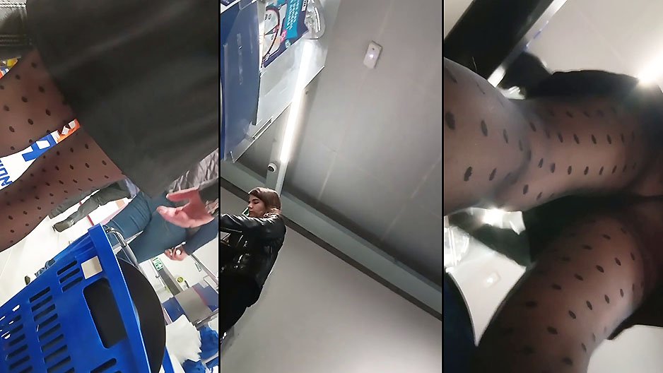 Sous la jupe d'une nana en collant noir