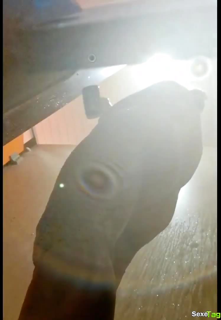 Un voyeur dans un camping